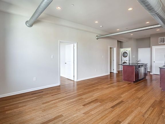 4th image of 186 W Wishart St