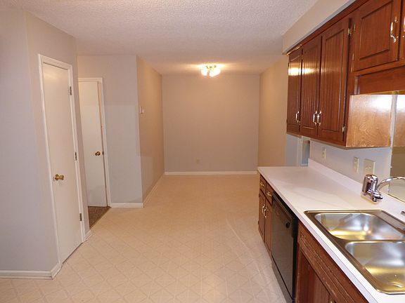 4th image of 839 Iris Ln