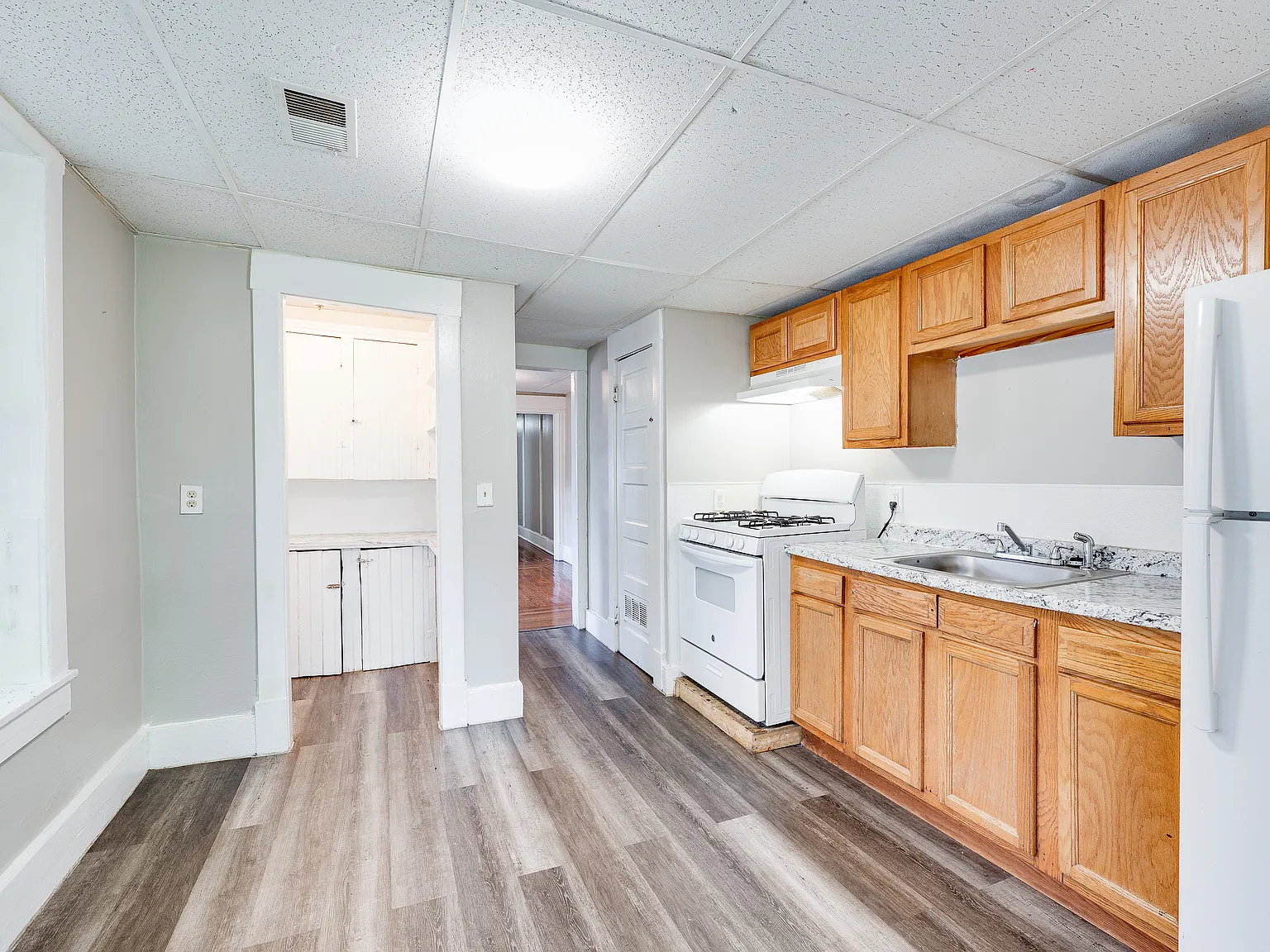 2 bed, 1000 sqft, $1,575 — Photo 3