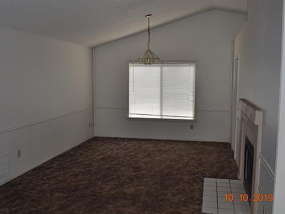 5th image of 15361 Kern Ave