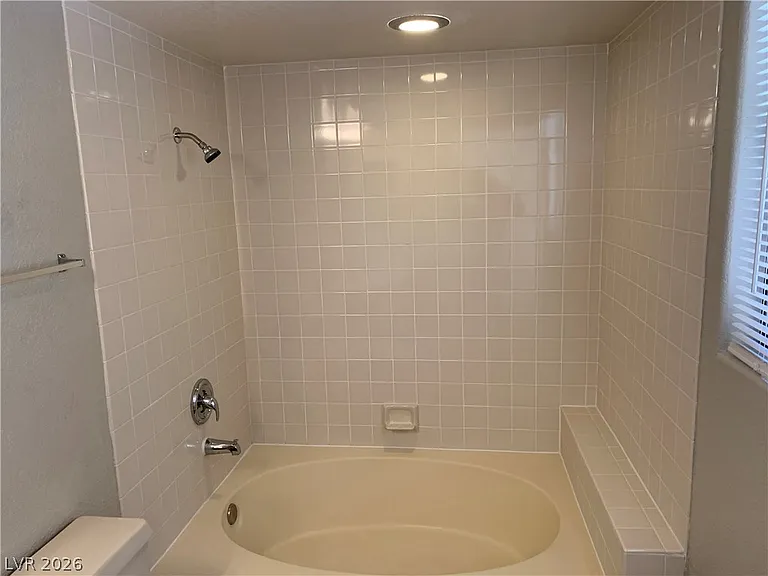 1411 Santa Margarita St #G — Photo 18