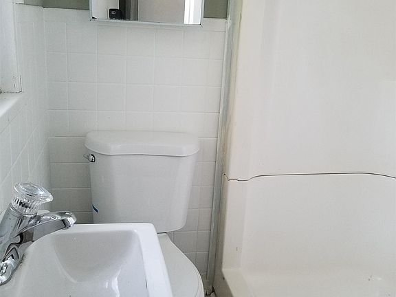 4th image of 328 Parkdale Ave Unit 2