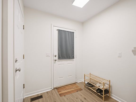 3rd image of 141 W Robinhood Way #141