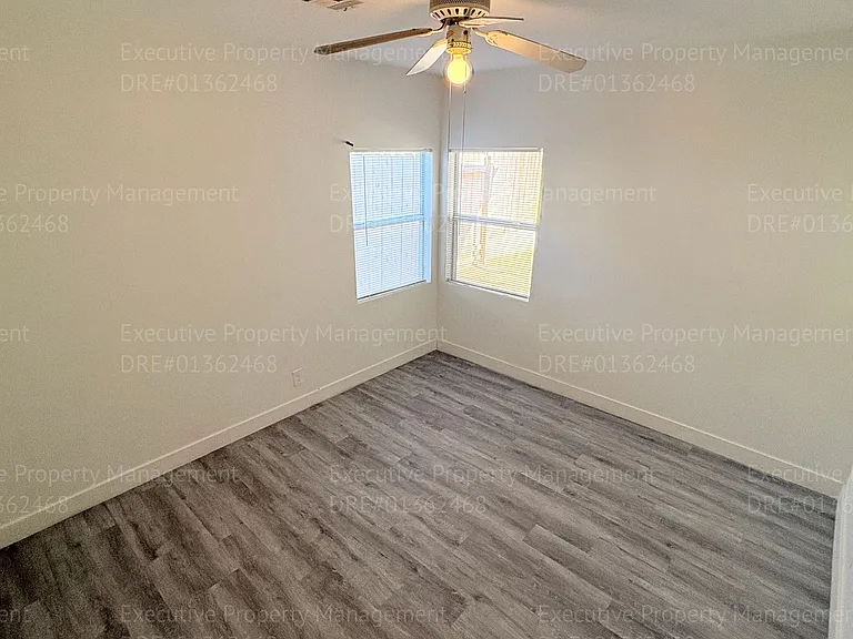 2238 Lindora St — Photo 26
