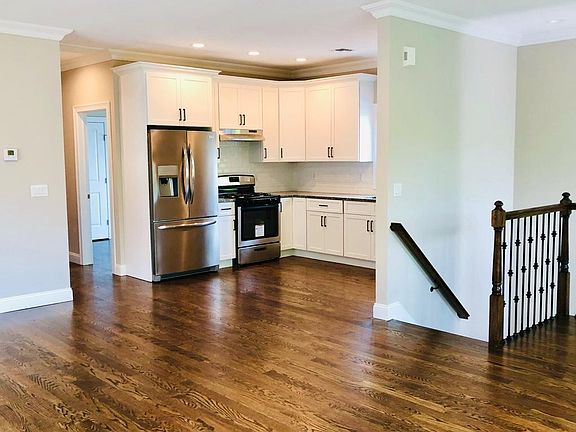 2nd image of 347 Ross Ave #2