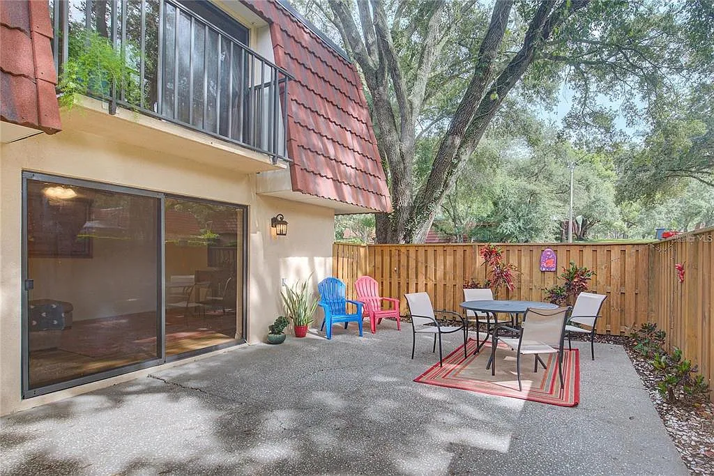 2 bed, 2.5 bath, 1344 sqft, $2,200 — Photo 2