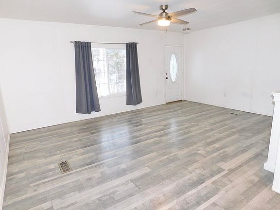 3rd image of 390 Churchhouse Hl