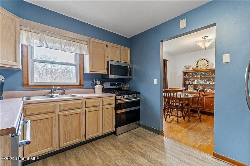 5th image of 315 Schodack Drive