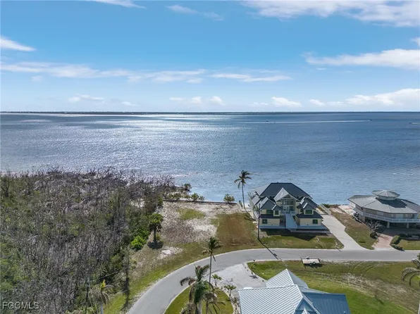 2288 Macadamia Ln, Saint James City, FL 33956