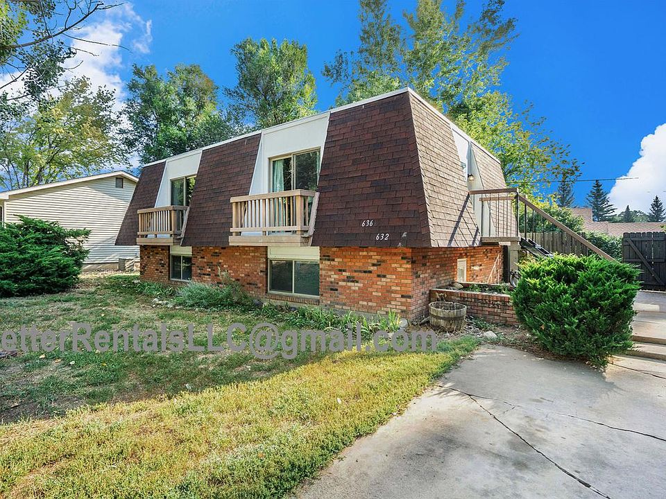 Driveway parking, shared front yard