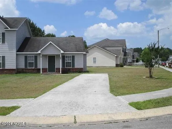 899 W Pueblo Drive, Jacksonville, NC 28546