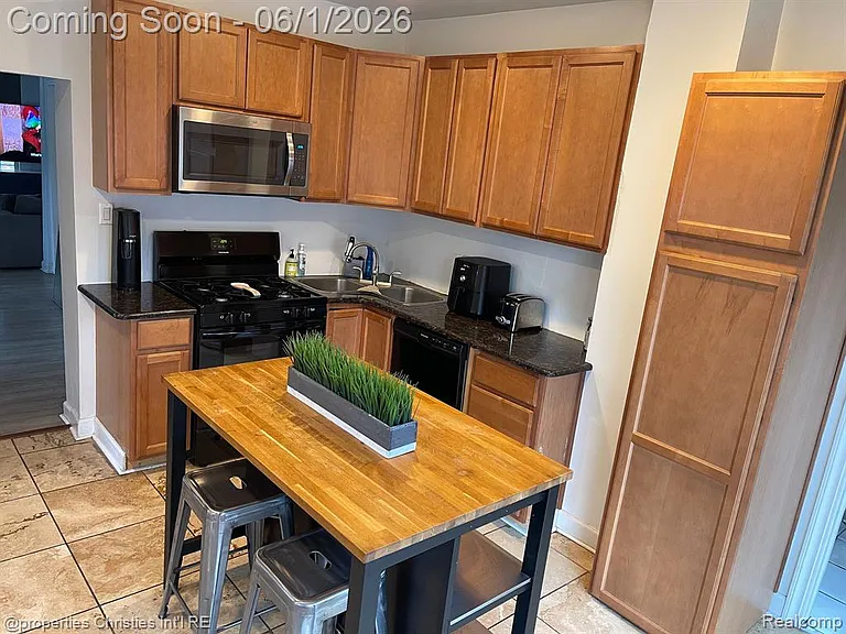 225 Fairgrove Ave — Photo 9