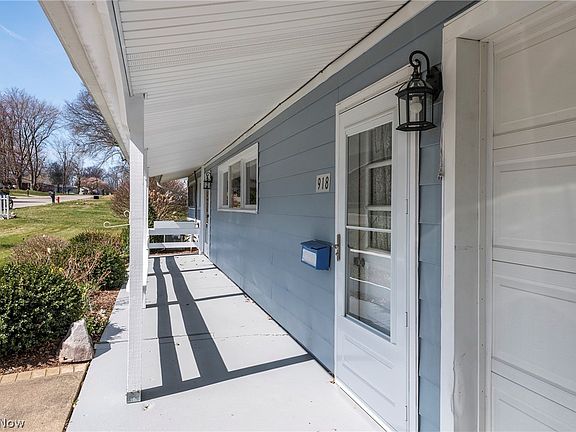 4th image of 918 Summit St