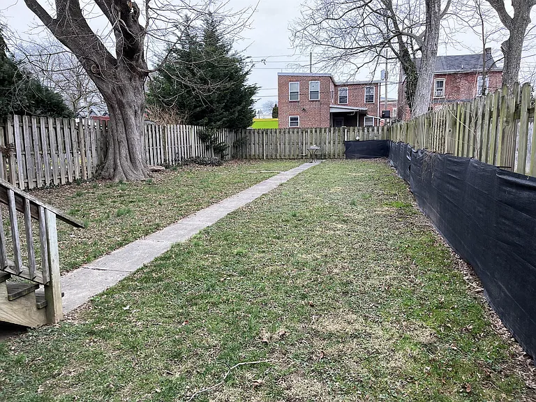 419 N Queen St — Photo 14