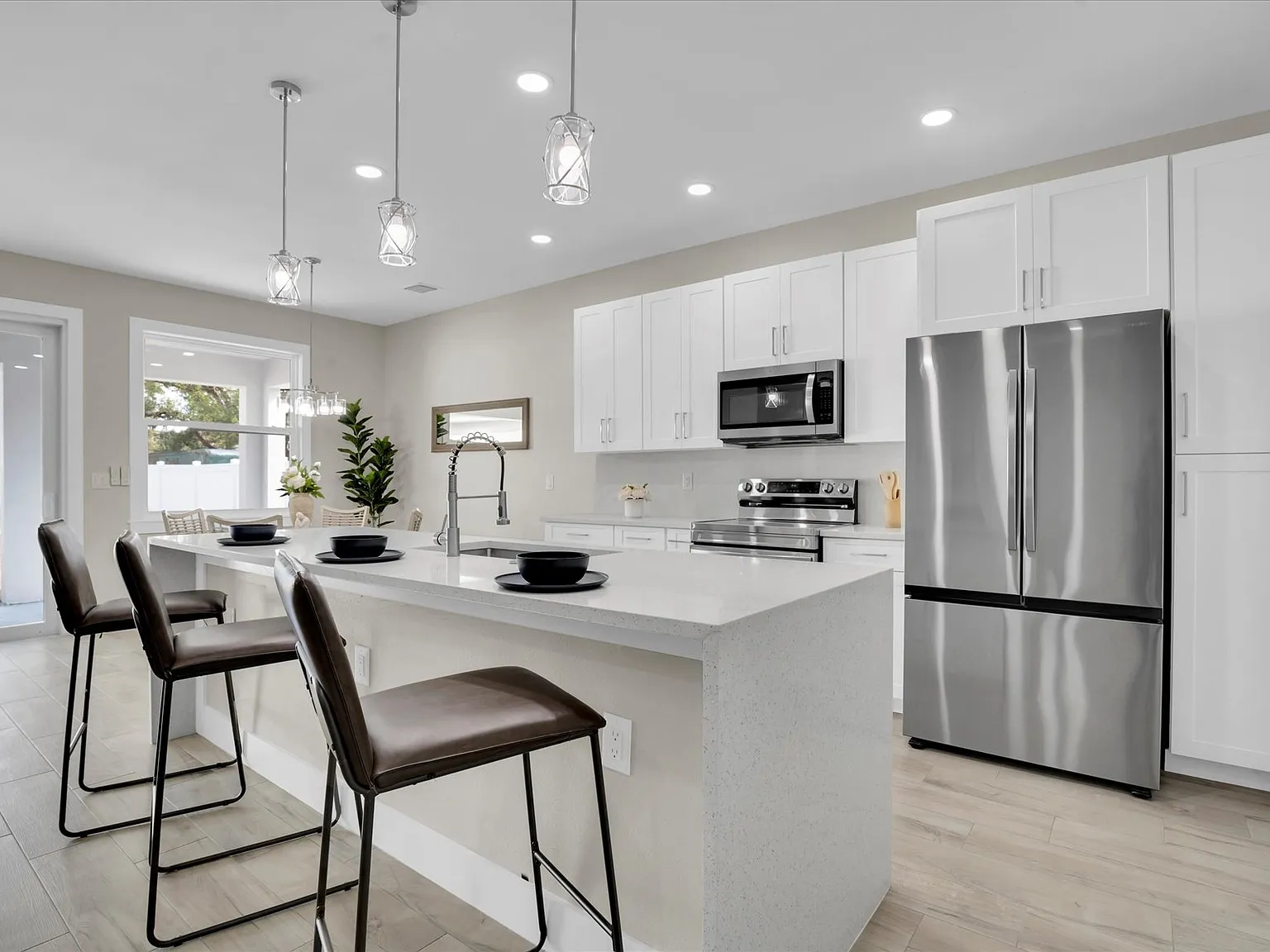 3 bed, 2.5 bath, 2000 sqft, $3,925 — Photo 3