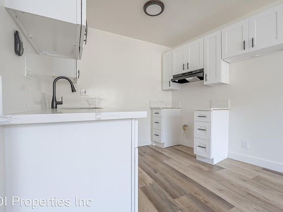 4th image of 4515 August St #4