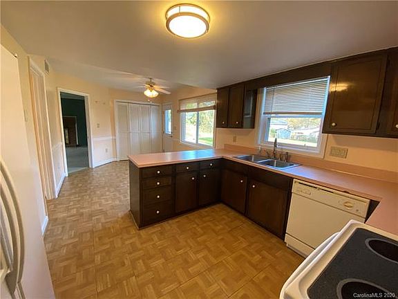 4th image of 2112 Wellwood Cir
