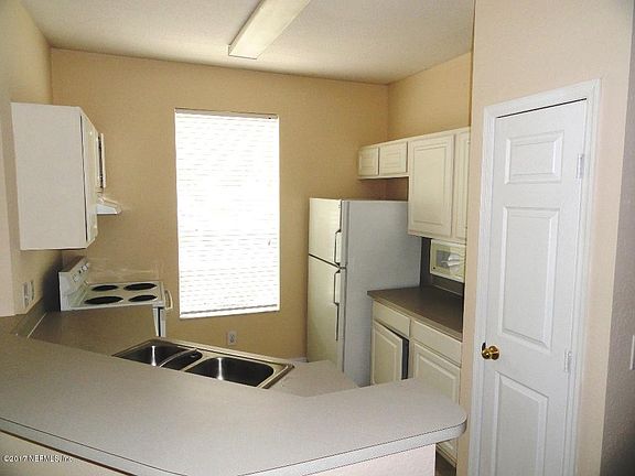 3rd image of 13700 Richmond Park Dr N APT 802