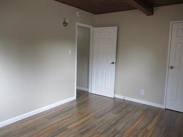 303 Denslowe Dr — Photo 13