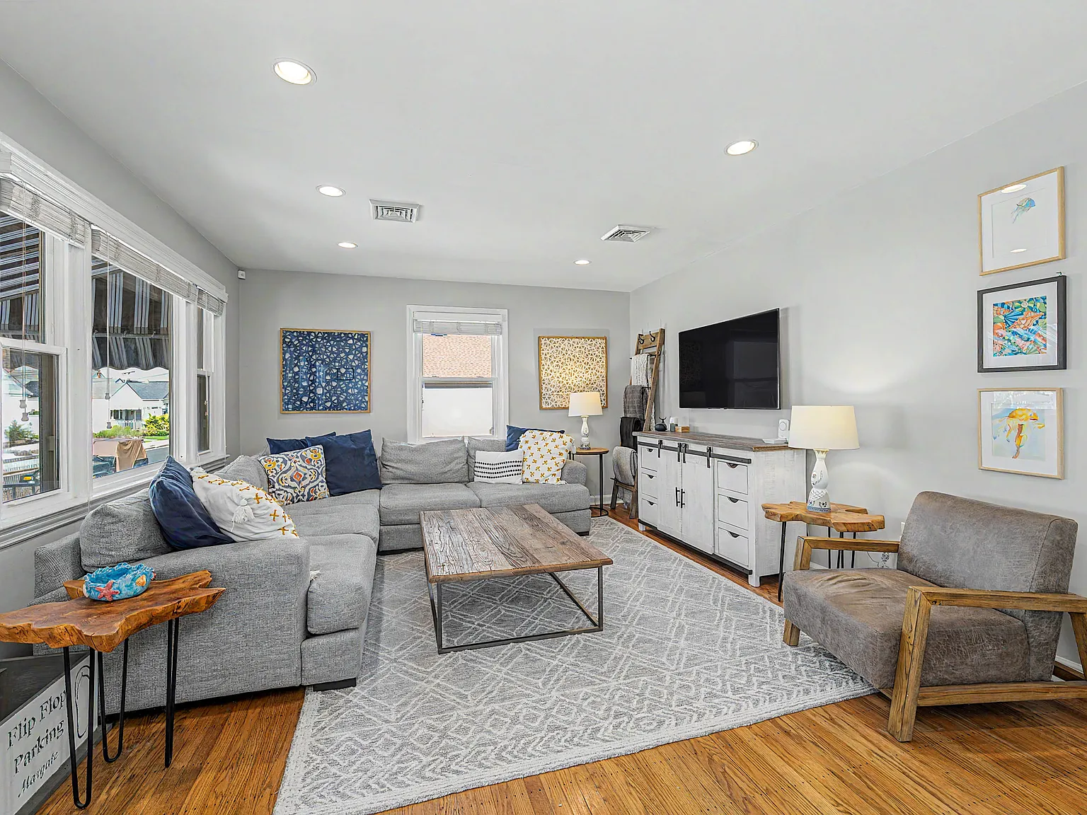 3 bed, 1064 sqft, $2,000 — Photo 3