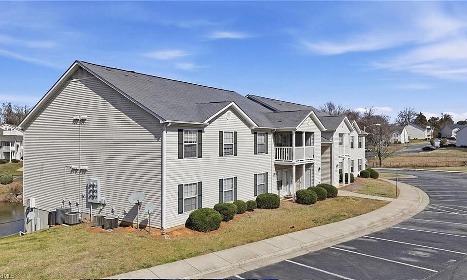 1st image of 900 Hanahan Ct Unit 1B