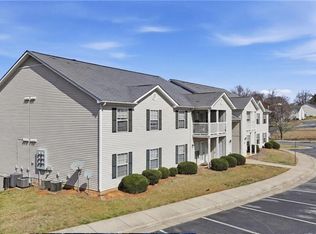 900 Hanahan Ct UNIT 1B, Greensboro, NC 27409