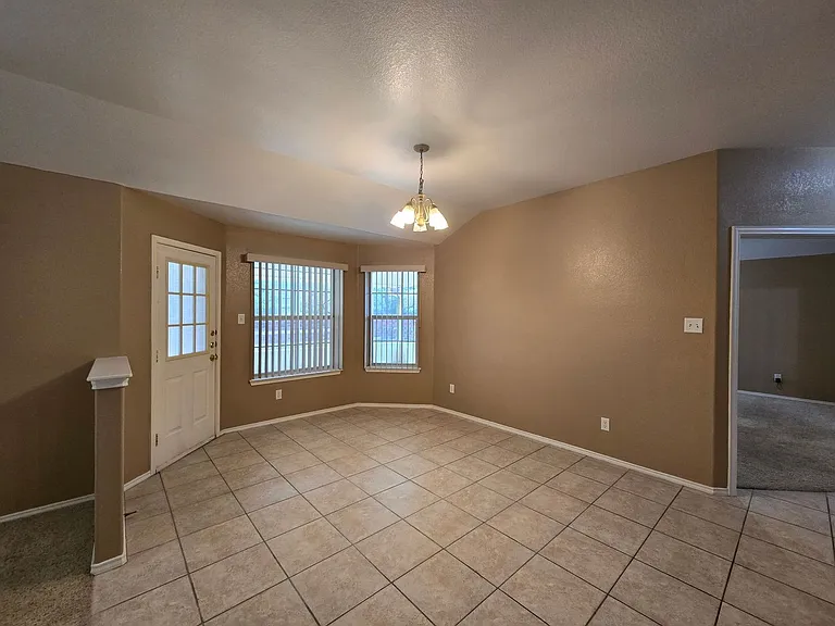 5812 Durango Dr — Photo 9
