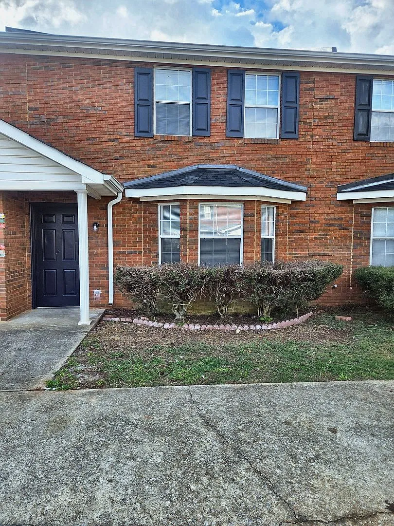 Renovated Townhome! — Photo 1