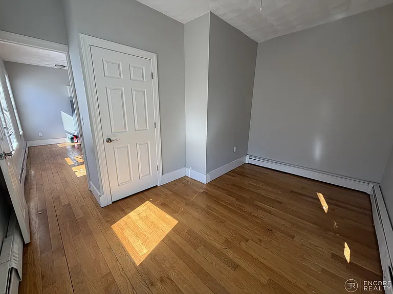 33 Portsmouth St #4R — Photo 16