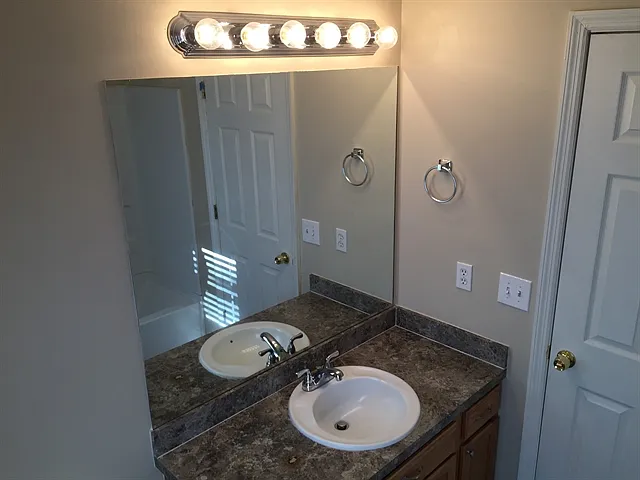73 W Morningside Dr — Photo 12