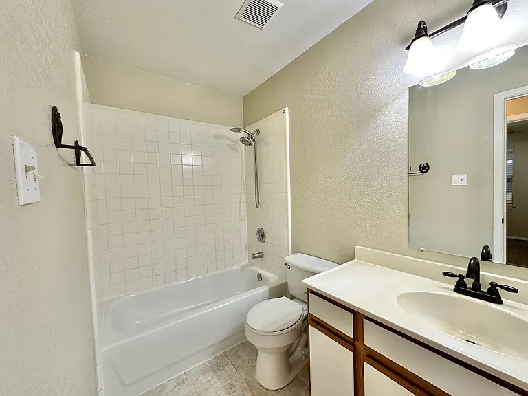 401 W Lincoln Ave — Photo 18
