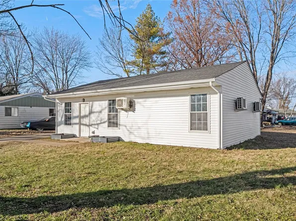 8725 Parkdale Dr, Caseyville, IL 62232