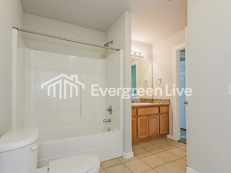 832 Oakwood Ct — Photo 11