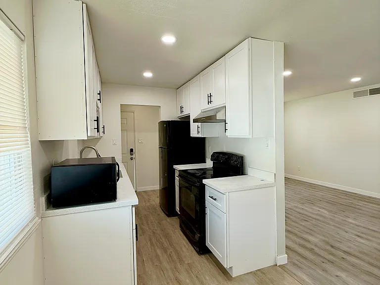916 Dornajo Way #4 — Photo 3