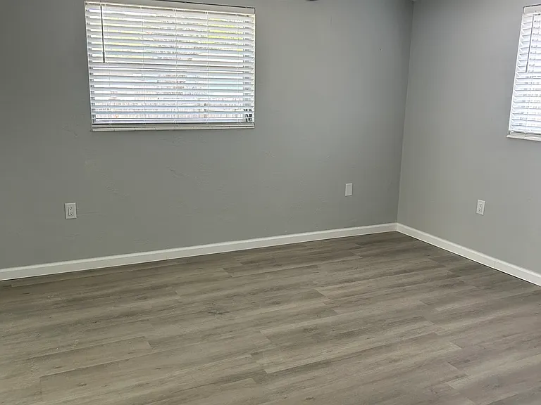 7517 Hollyridge Dr — Photo 8