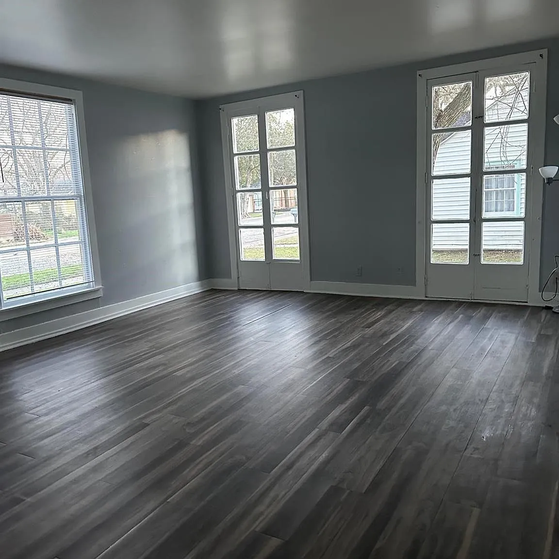 2 bed, 1.0 bath, 985 sqft, $1,350 — Photo 1