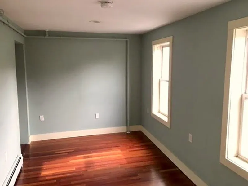 4 bed, 1.0 bath, $4,440 — Photo 2