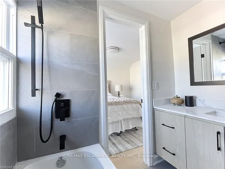 22 Keith St — Photo 10