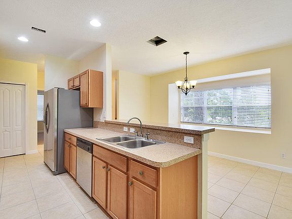 5th image of 2601 Creekside Dr