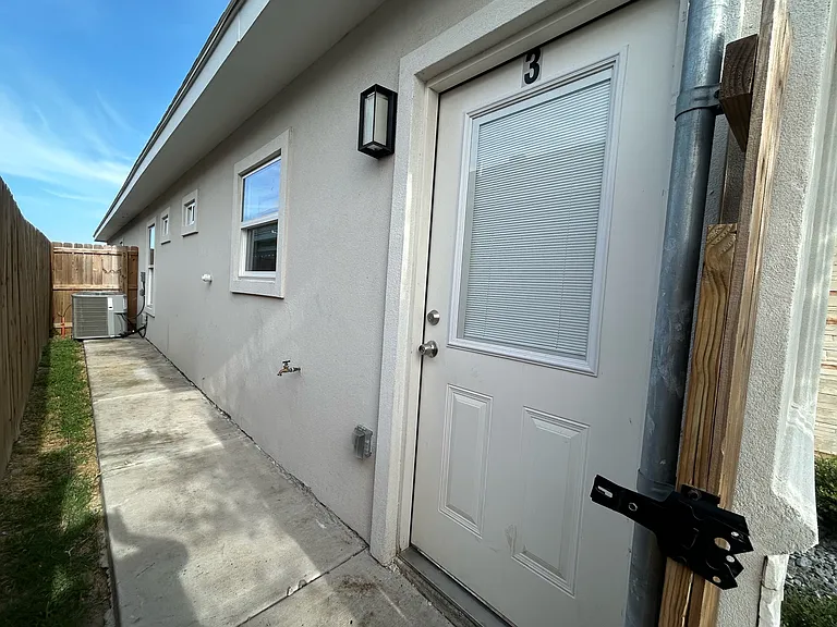 1018 N Abbey Ave #3 — Photo 19