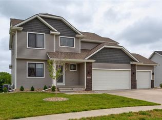 1301 Evans View Dr, Adel, IA 50003