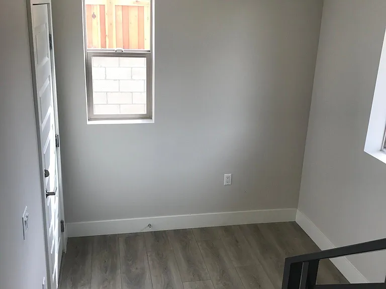 10937 Hesby St — Photo 39