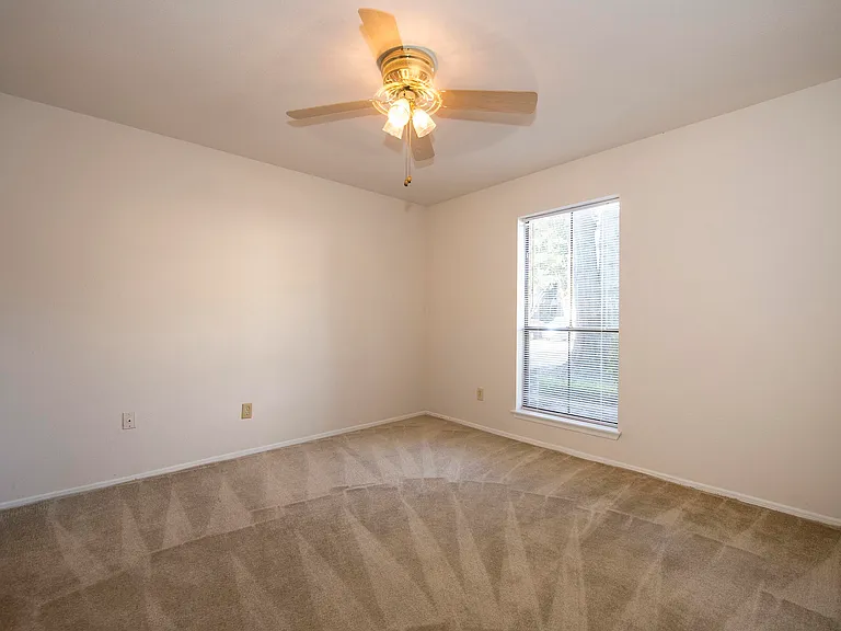 2911 Sycamore Springs Dr — Photo 43