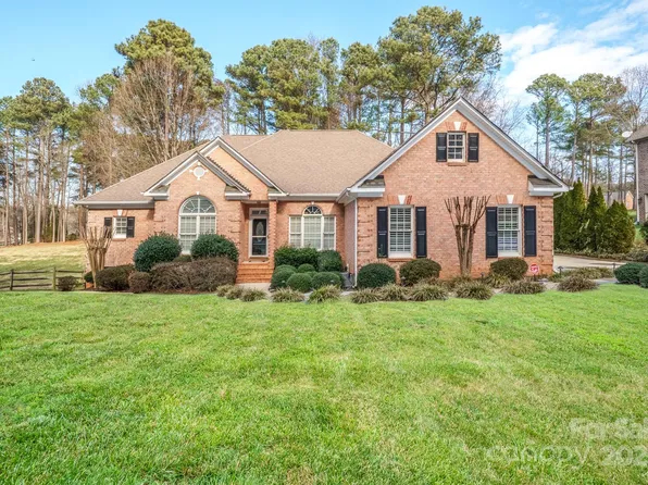 134 Shipyard Pointe Rd, Mooresville, NC 28117