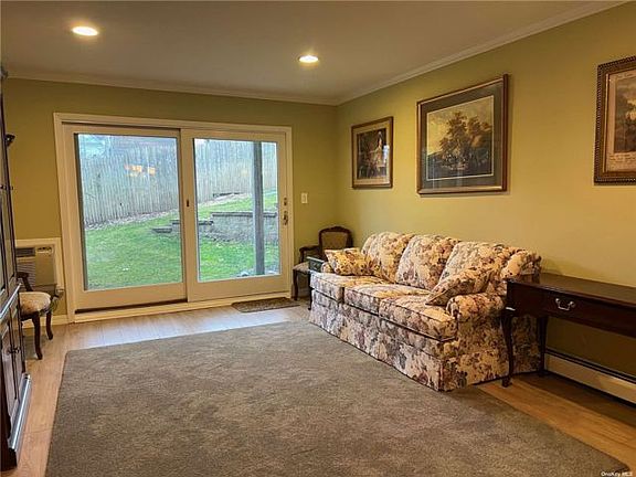 5th image of 9 Harbour Ln APT 4A