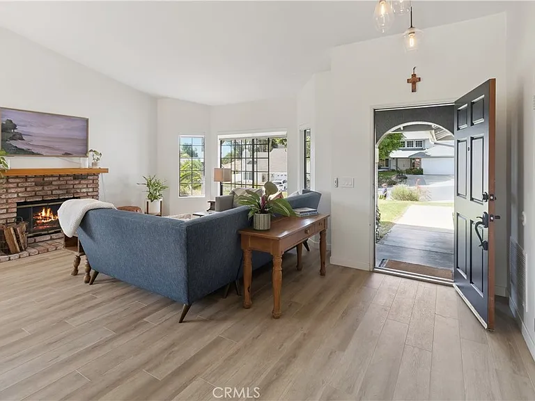 2868 Brandeis Dr — Photo 2