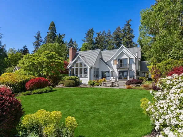 10017 Edgecombe Place NE, Bainbridge Island, WA 98110