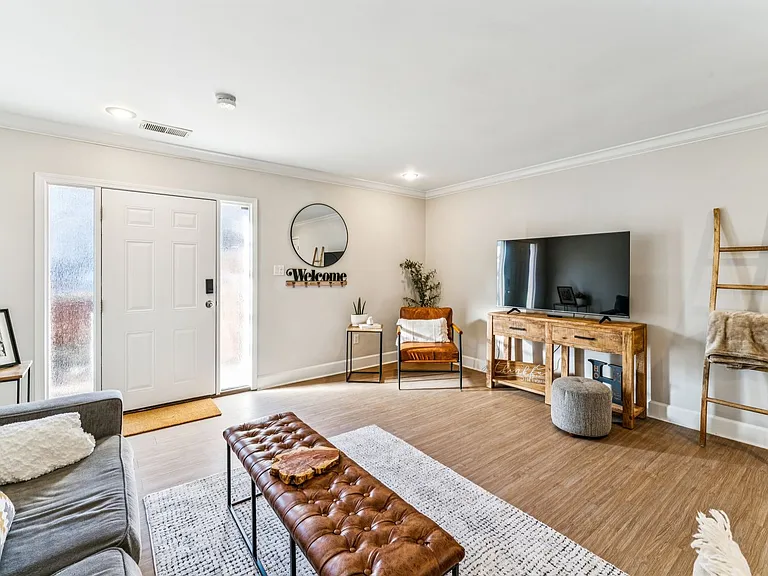 530 W 10th St #530 — Photo 1