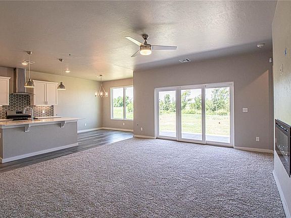 2nd image of 1813 Sara Vista Dr