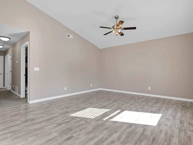 98 Burt Ave — Photo 7
